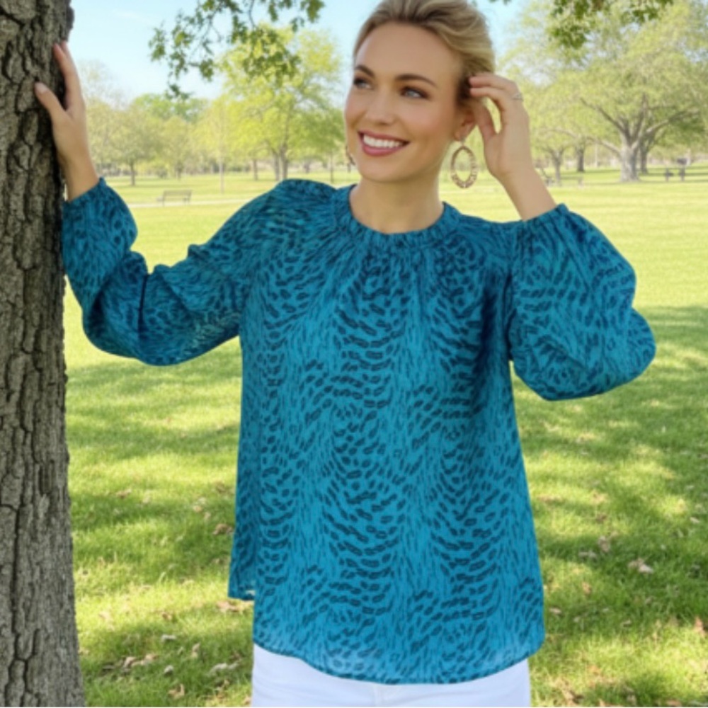 Lilly Pulitzer Caline Metallic Teal Bay Silk Swirl Clip Glitter Top - Picture 2 of 9